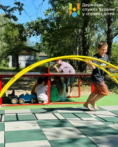 Петро Добромільський відвідав центр для тимчасового проживання ВПО на Закарпатті 